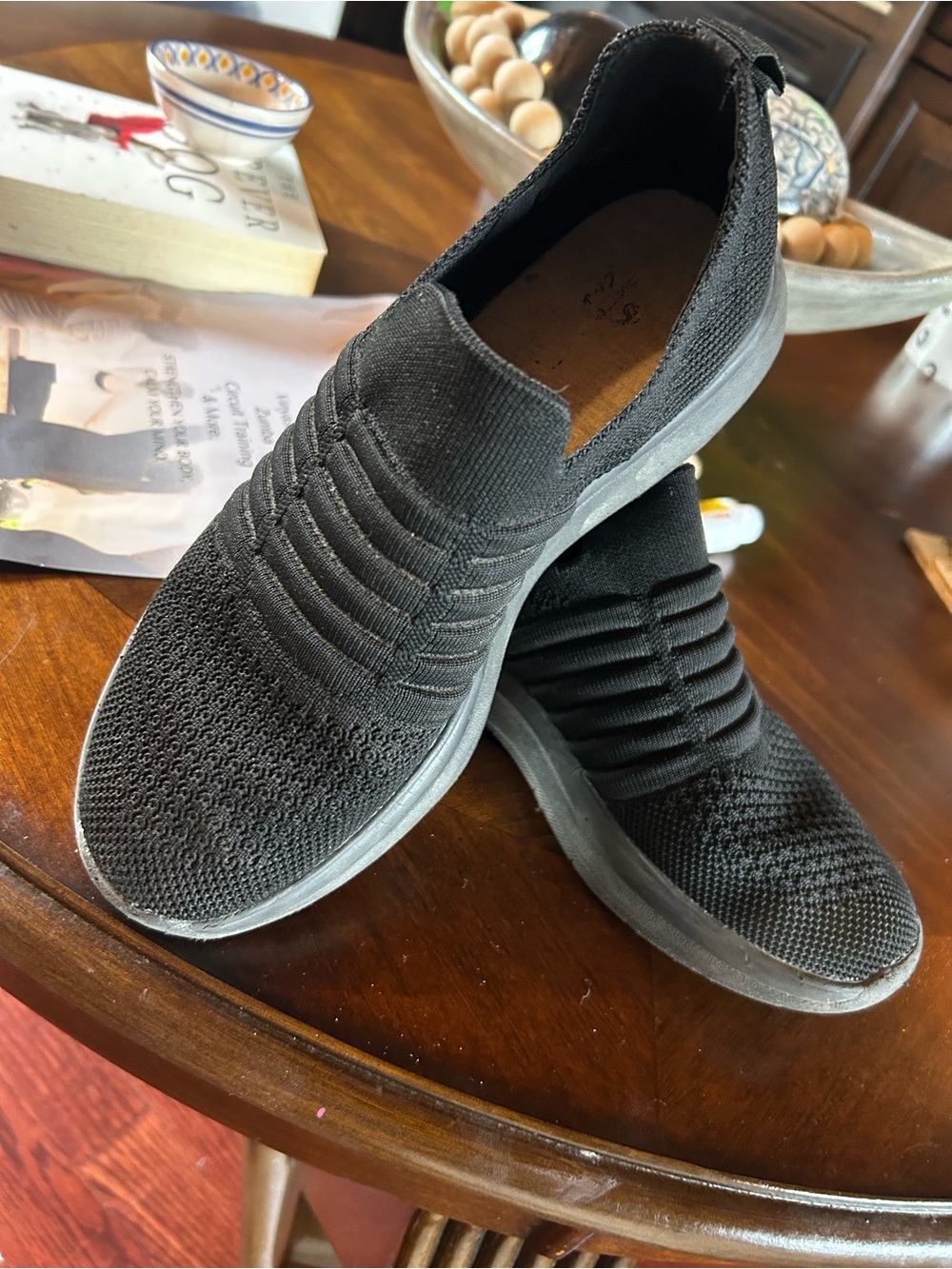 Slip-On Knit Men's Casual Sneakers in Black